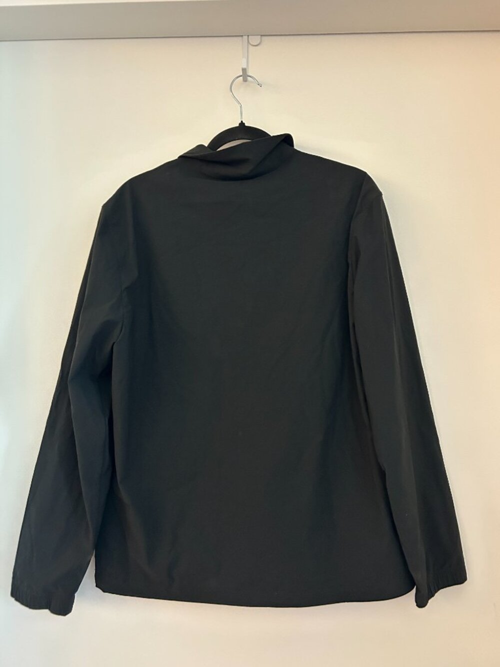 Gap Fit Men's Coach Button Down Jacket in Moonless Night Black Athletic Size M - Picture 3 of 6